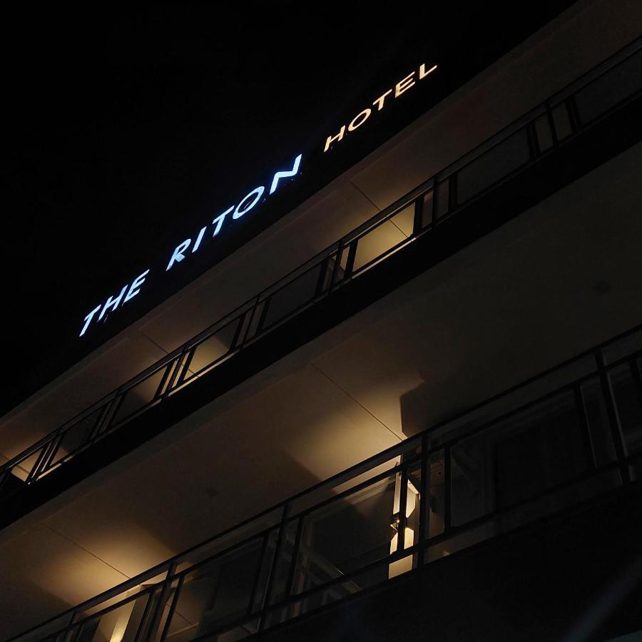 The Riton Hotel Tigaras Bagian luar foto