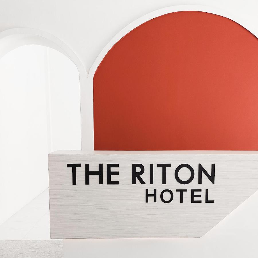The Riton Hotel Tigaras Bagian luar foto