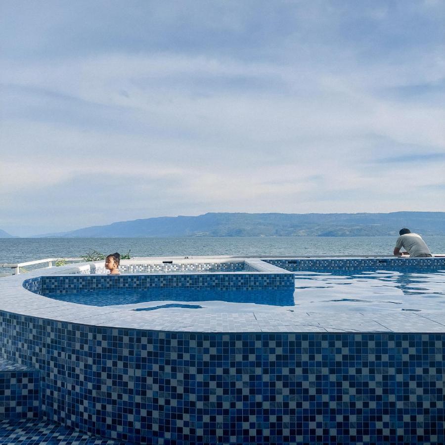 The Riton Hotel Tigaras Bagian luar foto