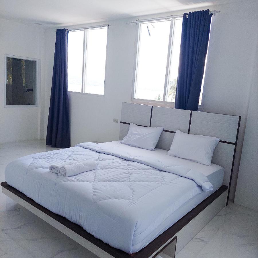 The Riton Hotel Tigaras Bagian luar foto