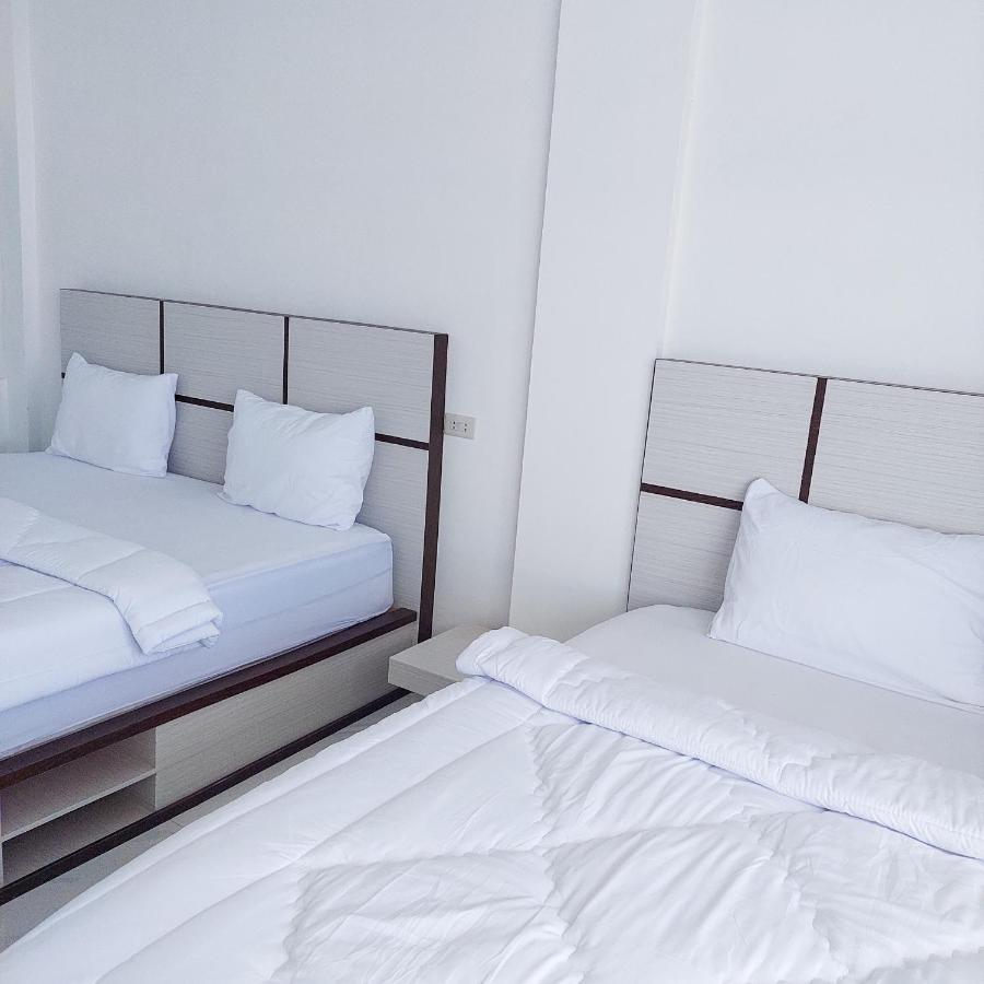 The Riton Hotel Tigaras Bagian luar foto