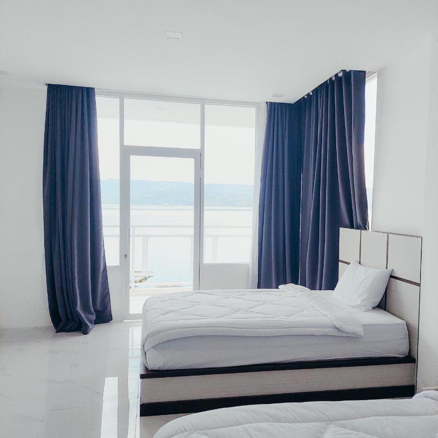 The Riton Hotel Tigaras Bagian luar foto