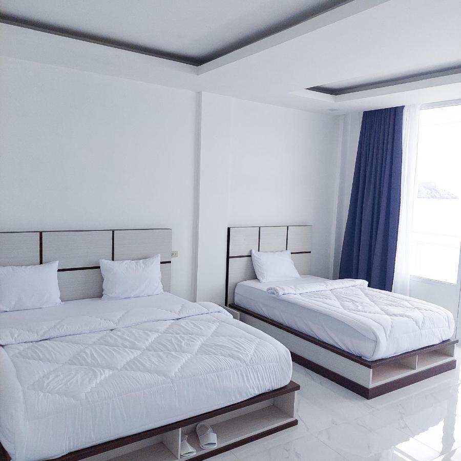 The Riton Hotel Tigaras Bagian luar foto